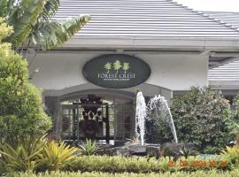 Forest Crest Nature Hotel and Resort Powered by ASTON，位于纳苏格布的酒店