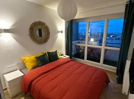 PARIS PANTIN Magnifique Appartement 4 pièces de 108m2 avec 2 PARKING intérieur - très cosy pour 1 à 12 personnes - Entièrement refait à neuf ENTIRE APARTMENT LUXURIOUS AND WARM - PANTIN PARIS 19 ème FREE WIFI GRATUIT