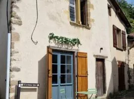 Chateau-une - a Beautiful historic medieval holiday rental.