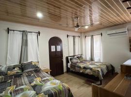 Apartamentos Mansión Tropical，位于奎波斯城的旅馆