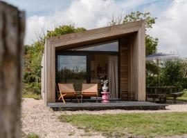 Hello Zeeland - Tiny House Zeeuwse Liefde 15，位于韦斯特卡佩勒的酒店