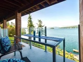 OCEAN FRONT 2 BEDROOM SUITE with STUNNING VIEWS