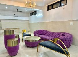 entire 9 BHK villa with basement best for marriages，位于古尔冈的酒店