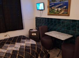 Humacao Guest House 2，位于乌马考的酒店