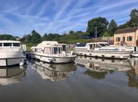 Séjour Insolite sur Bateau à Quai en Bourgogne - API-1-46-25