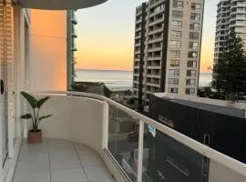 Surfers Paradise - Beachfront Apartment