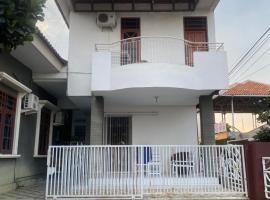 AKKA Sharia Guesthouse，位于Srondolwetan的酒店