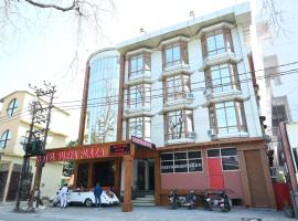 Hotel Surya Plaza，位于Kotdwāra的酒店
