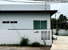 BPN COZY BOX HOUSE，位于Phu Wiang的带停车场的酒店