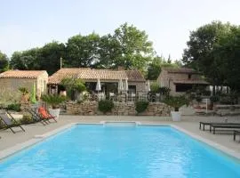 Gîte Pèbre d'aï avec Piscine Partagée