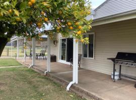Orange Tree Cottage，位于King Valley的酒店