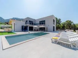 Stunning Home In Duba Stonska With Wifi