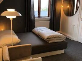 Flot værelse tæt ved transport i en skøn villa