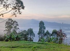 Snow Princess Mountain Glamping Resort at Clubbali,Lembang，位于Cibogo的酒店