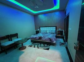 POP 85087 Hotel Rainbow Place，位于密拉特的酒店
