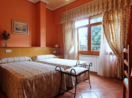Hotel Duque，位于Zarzalejo的酒店