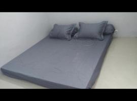 Casapedian 002 Guesthouse Banda Aceh 3BR，位于Lheue的酒店