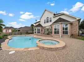 Houston Lake Retreat Pool Lake Front Spa