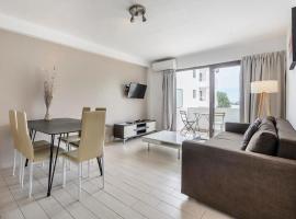 Apartamentos Esmeralda Ibiza，位于伊维萨镇的自助式住宿