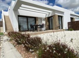 Villa with jacuzzi Golf Vistabella，位于奥里韦拉的酒店