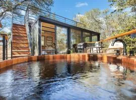 Ultra Modern & Enchanted Tub, Pool, Location