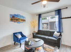 Dayton Condo with Courtyard Less Than 3 to Downtown!，位于代顿的酒店