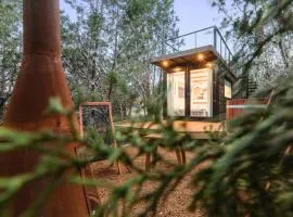 Modern & Romantic Stay Private Cedar Hot Tub