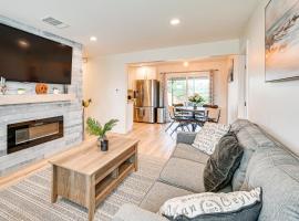 Chic Chula Vista Home 10 Mi to Downtown San Diego，位于丘拉维斯塔的酒店