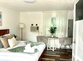 1k Bed Studio Apt With Shared Pool 07，位于克利尔沃特的酒店