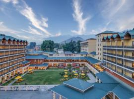 Radisson Collection Hotel & Spa, Riverfront Srinagar，位于斯利那加谢赫·UL·阿拉姆国际机场 - SXR附近的酒店