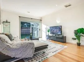 Nunawading Beautiful 3br Housedeckingcourtyard