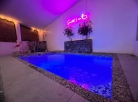 Scarlett Rae Private Pool Villa 1，位于安吉利斯的酒店