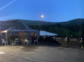 Llanwenarth riverside hotel，位于Gilwern的酒店