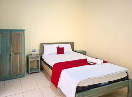RedDoorz near Alun Alun Jepara，位于Kesembu的酒店