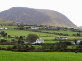 Atlantic Ocean and Mountain View Cottage in Kerry