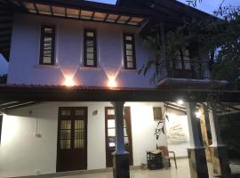 Mandhakini Villa，位于阿鲁特伽马的度假屋