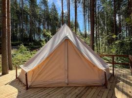 Alaska Glamping Linnansaari，位于萨翁林纳的豪华帐篷