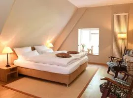 Haus Keppelborg: ZI Ferdinand mit Rosengartenblick