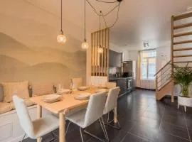 3 bedroom house with garden, near tram