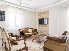 Comfortable villa with garden in “Urla İskele”，位于乌尔拉的酒店