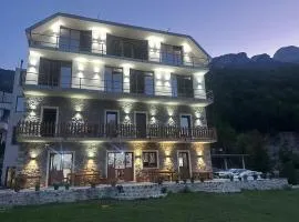 Hotel Vellezrit Guri