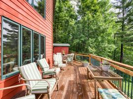 Idyllic Remer Cabin with On-Site Lake Access!，位于Remer的酒店