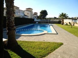 Hermoso chalet en residencial en algorfa Alicante，位于克萨达城的酒店