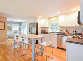 Fully Renovated Walk to Scargo Lake