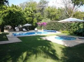 El Zapote House With orchard and pool in Malinalco