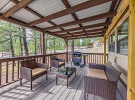 Ruidoso Vacation Rental Home 15 Mi to Ski Apache，位于鲁伊多索的酒店