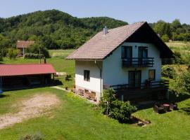 Family friendly house with a parking space Hreljin Ogulinski, Gorski kotar - 23162，位于奥古林的酒店