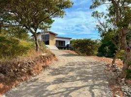 Nambí Secluded Villa with Balcony Hot Tub