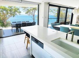 Vue One Nelson Bay Waterfront Luxury，位于尼尔森湾的酒店