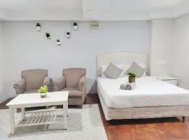 The Little Star Studio Hotel- Star Regency